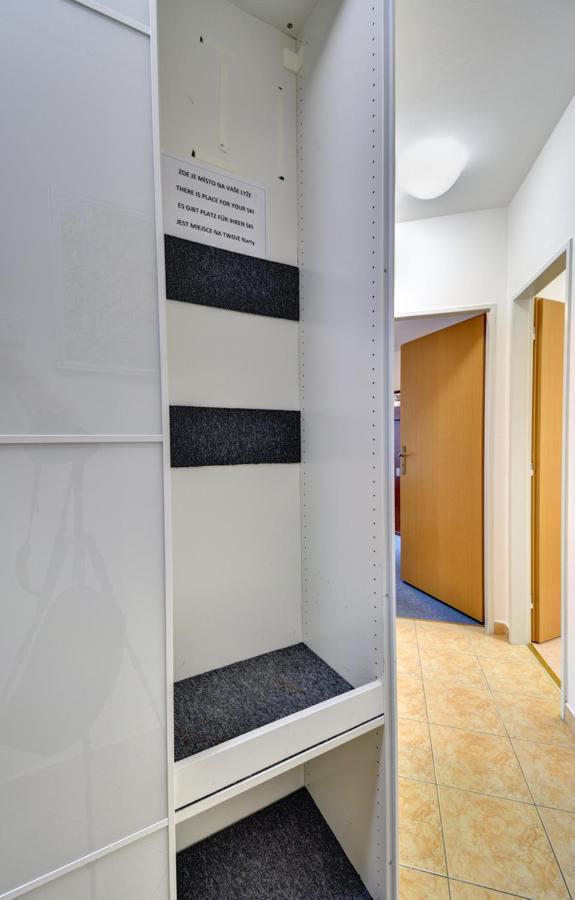 Apartman Modra Hvezda โรกีนีซ นัด ยีเซอโร ภายนอก รูปภาพ