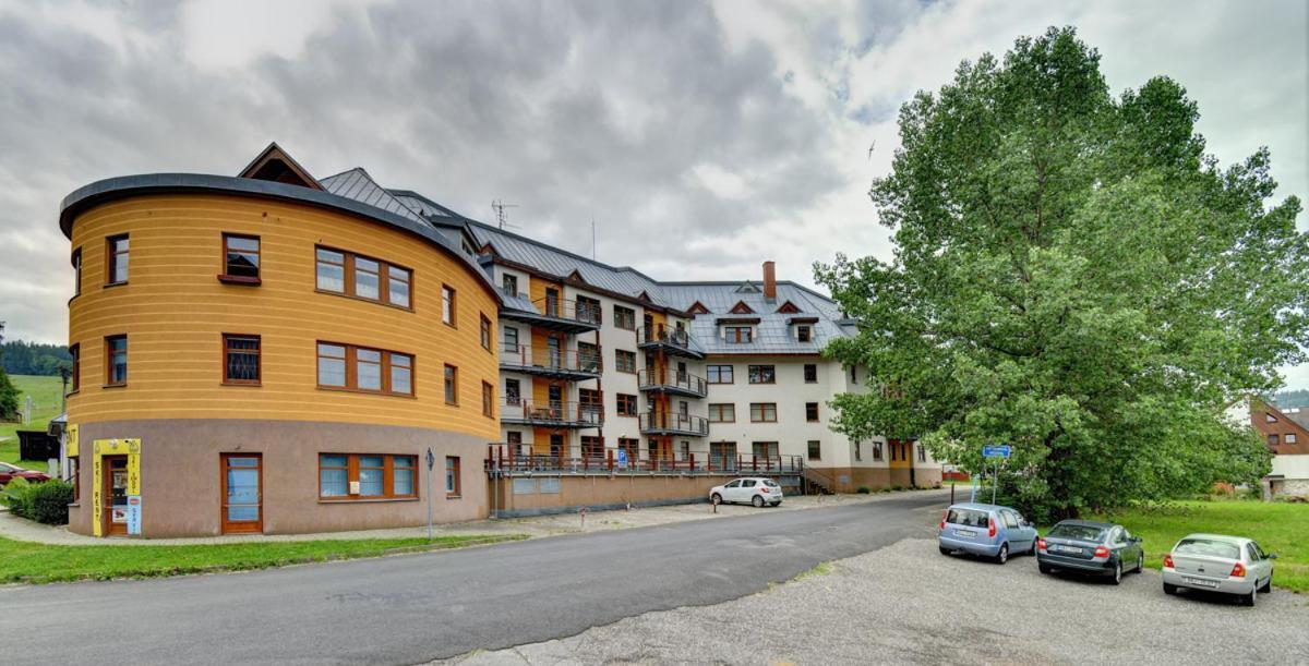 Apartman Modra Hvezda โรกีนีซ นัด ยีเซอโร ภายนอก รูปภาพ