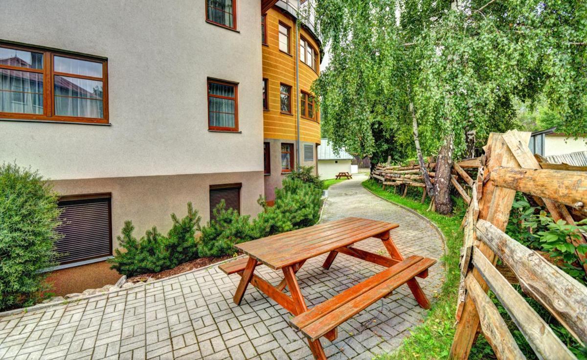 Apartman Modra Hvezda โรกีนีซ นัด ยีเซอโร ภายนอก รูปภาพ